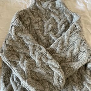 LUNYA chunky cable knit sweater XS/S